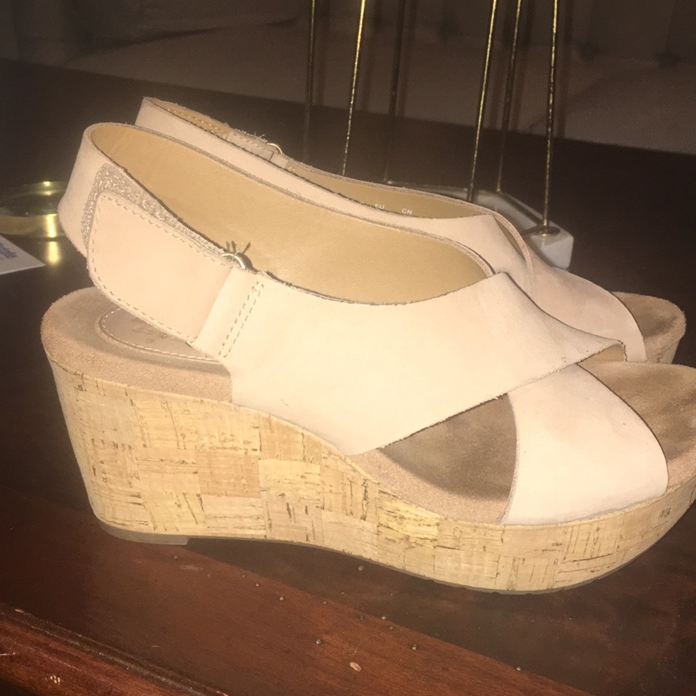 Clark’s Woman’s Cork Wedge Size 6